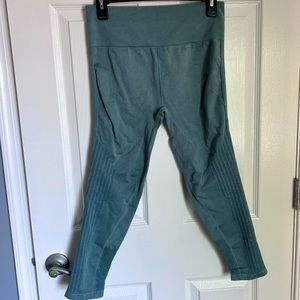 NWT Fabletics Seamless 7/8 Teal Leggings